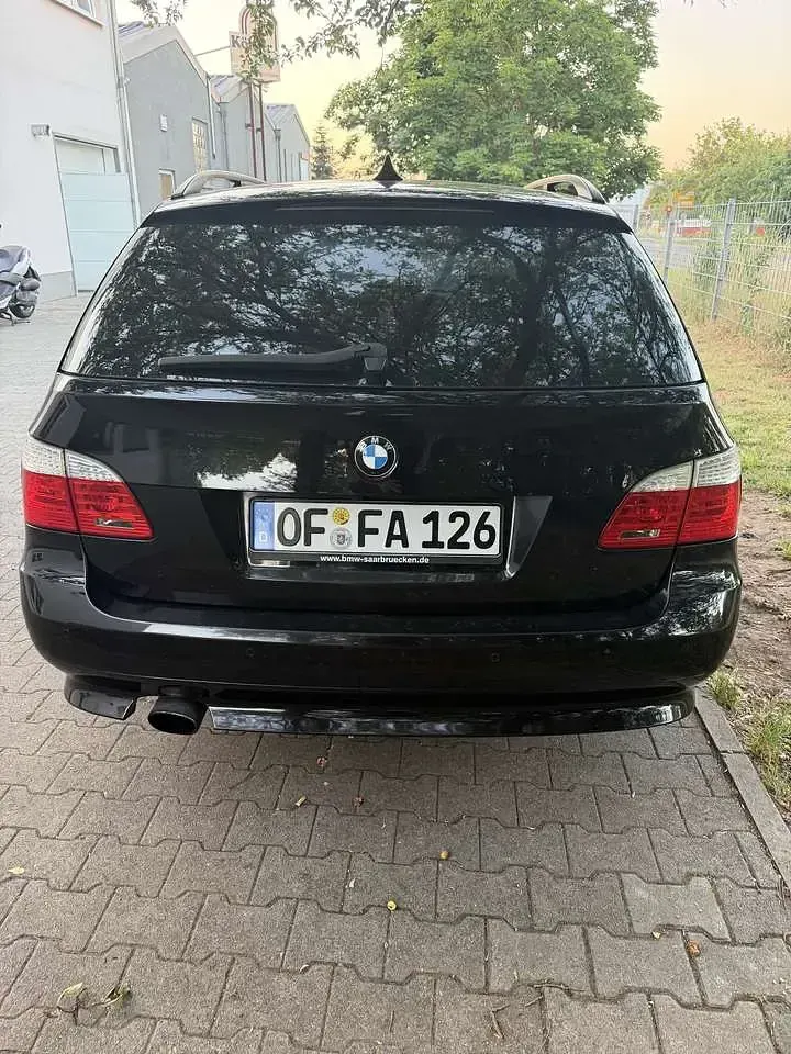 Gebraucht BMW 525 220 PS (161 kW) 2010 Schwarz Kombi