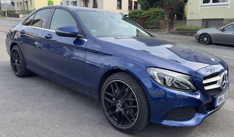 Gebraucht Mercedes C200 184 PS (135 kW) 2018 Blau Limousine