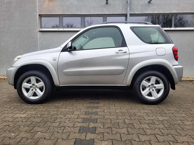 Silver metallic / silver ash Gebraucht 2005 Toyota RAV4 Sol SUV | 11.900 € - Bild 1/4