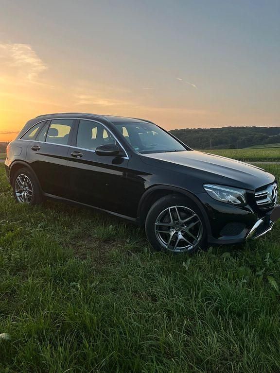 Schwarz Gebraucht 2018 Mercedes GLC250 Exclusive SUV | 28.800 € (Guter Preis) - Bild 1/4