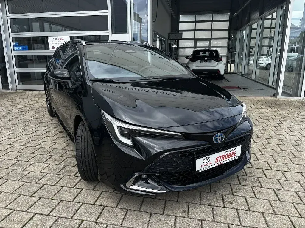 Neu Toyota Corolla 140 PS (102 kW) 2026 Mysticschwarz mica Kombi