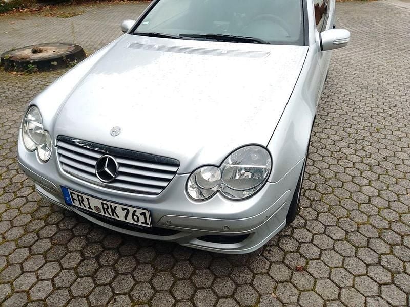 Silber Gebraucht 2005 Mercedes CL220 Coupé | 2.400 € - Bild 1/4