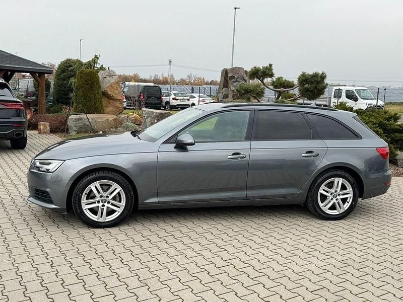 Gebraucht Audi A4 Basis 218 PS (160 kW) 2016 Grau Kombi