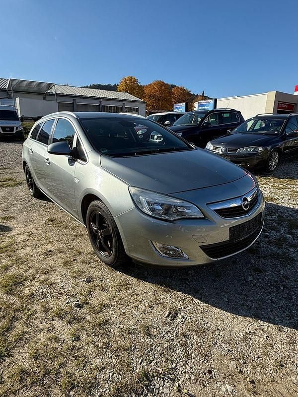Gebraucht Opel Astra Innovation 125 PS (91 kW) 2012 Silber Kombi