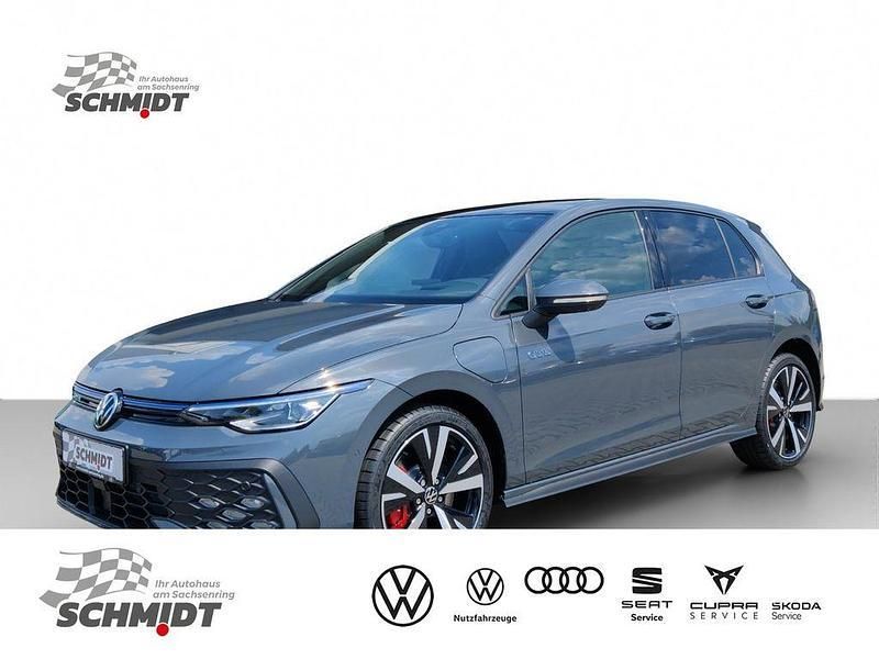 Delfingrau metallic/schwarz Gebraucht 2024 VW Golf VIII GTE Limousine | 43.190 € (Fairer Preis) - Bild 1/4