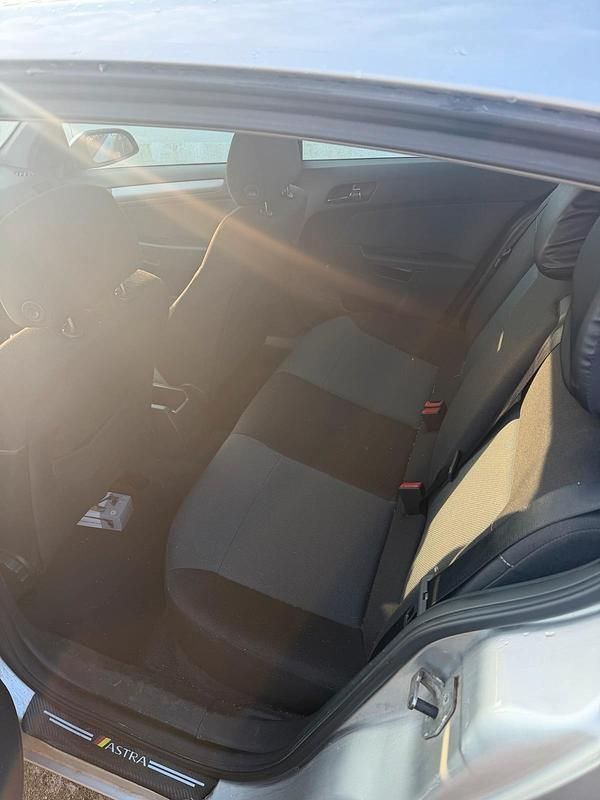 Usata Opel Astra 103 CV (75 kW) 2004 Argento Berlina