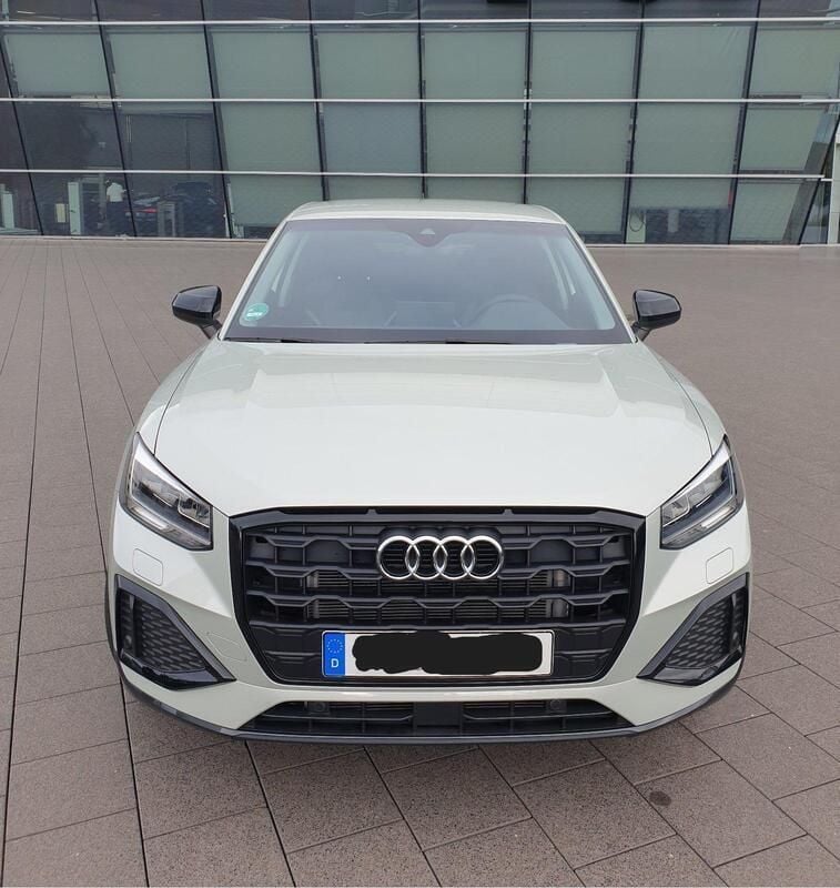 Silber Gebraucht 2024 Audi Q2 Advanced Plus SUV | 27.990 € (Superpreis) - Bild 1/4