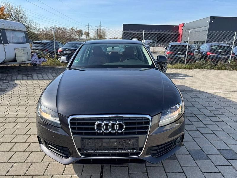 Grau Gebraucht 2008 Audi A4 Attraction Limousine | 3.950 € (Superpreis) - Bild 1/4
