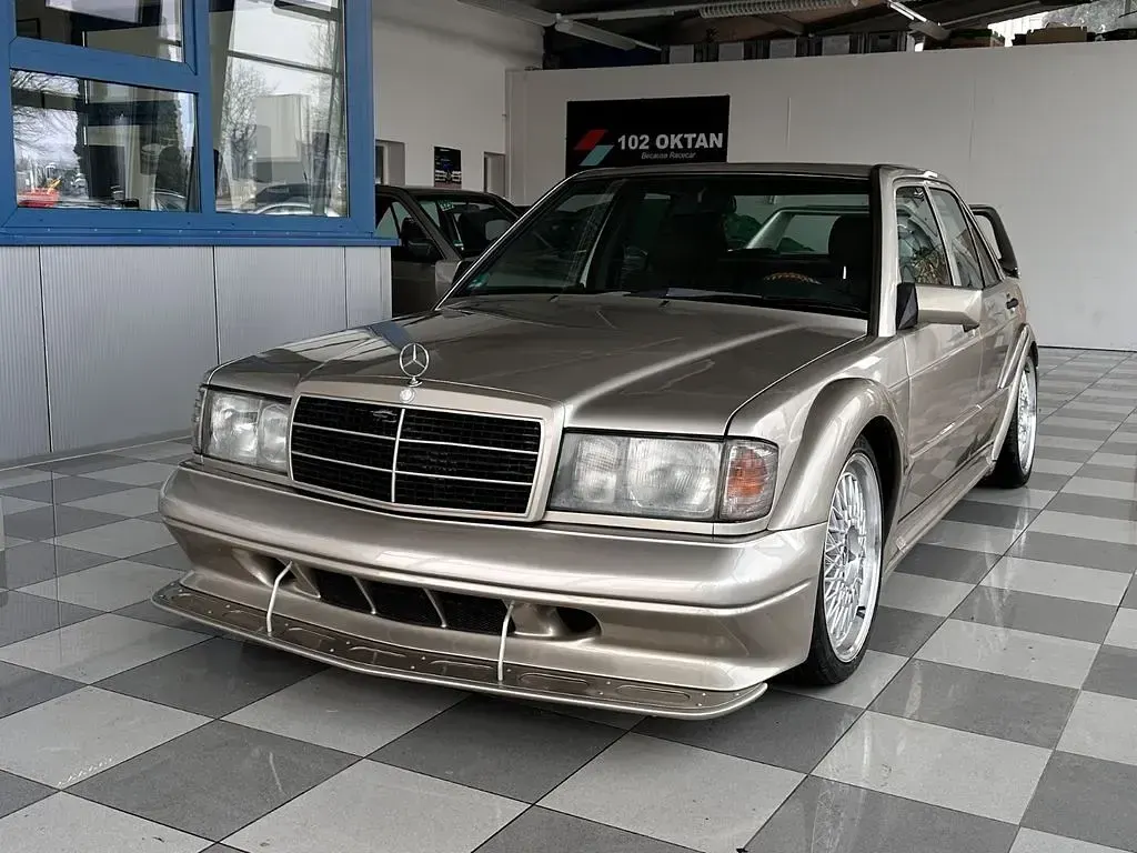 Gebraucht Mercedes 190 160 PS (117 kW) 1990 Gold Limousine