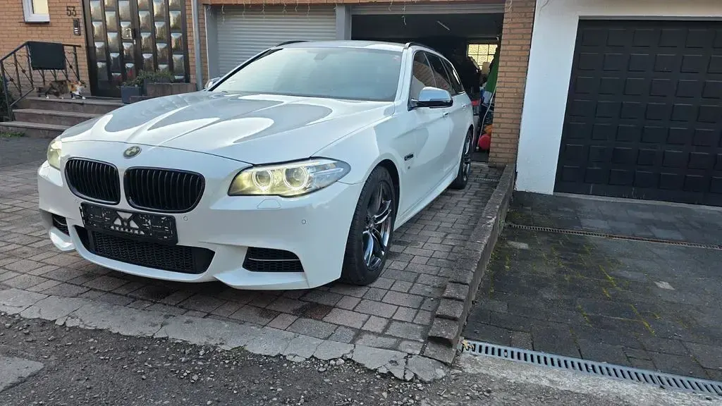 Gebraucht BMW M550 Sport Line 381 PS (280 kW) 2015 Weiß Limousine