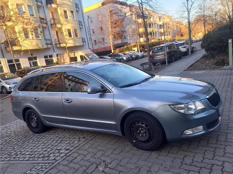 Gebraucht Skoda Superb 160 PS (117 kW) 2010 Silber Kombi