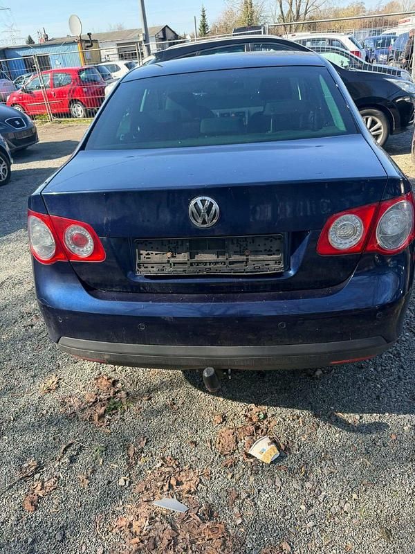 Gebraucht VW Jetta 140 PS (102 kW) 2008 Blau Limousine