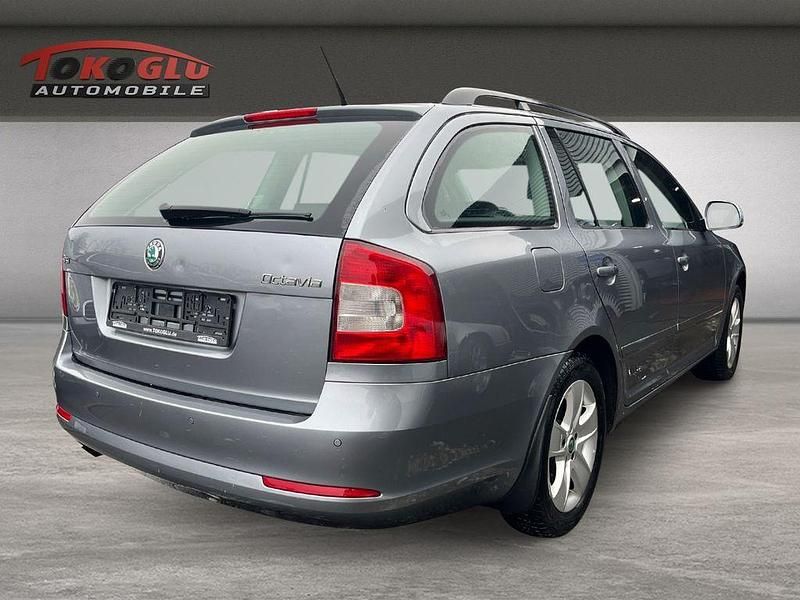 Usado Skoda Octavia Ambition 122 HP (89 kW) 2013 Cinzento Carrinha