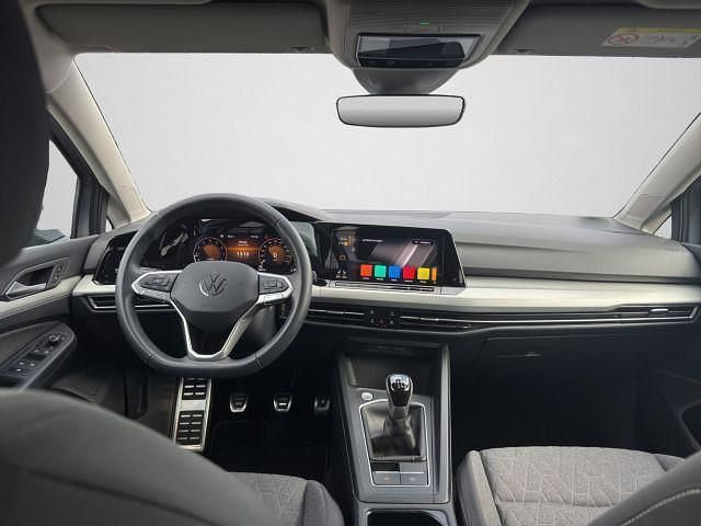 Gebraucht VW Golf VIII Move 131 PS (96 kW) 2024 Mondsteingrau Limousine