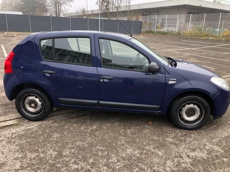Gebraucht Dacia Sandero Basis 75 PS (55 kW) 2009 Blau Kleinwagen