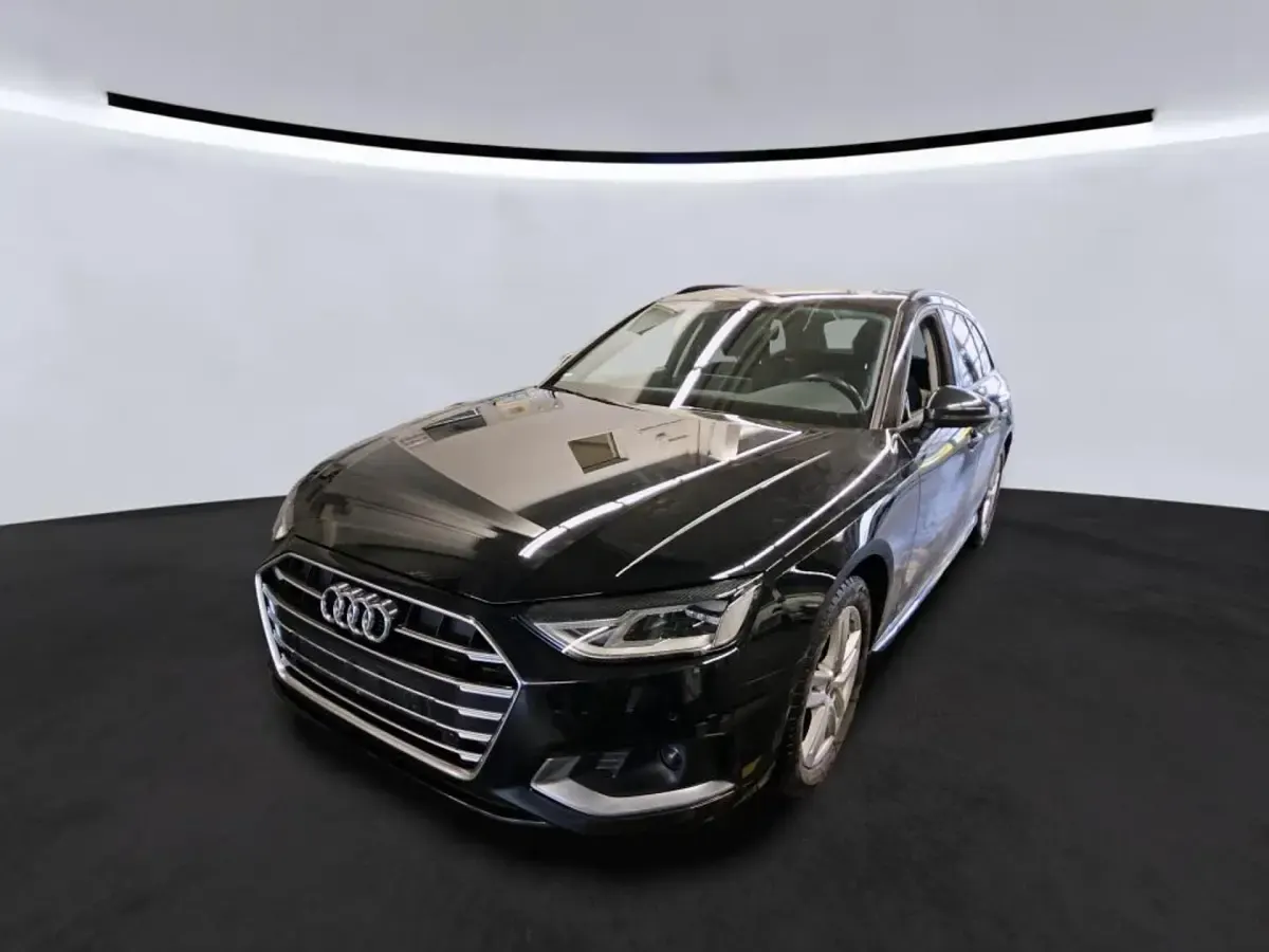 Gebraucht Audi A4 Advanced 204 PS (150 kW) 2023 Mythosschwarz metallic Kombi