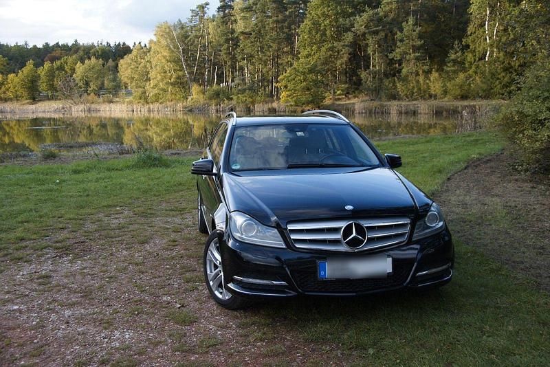 Schwarz Gebraucht 2011 Mercedes C220 Avantgarde Kombi | 8.290 € (Fairer Preis) - Bild 1/4