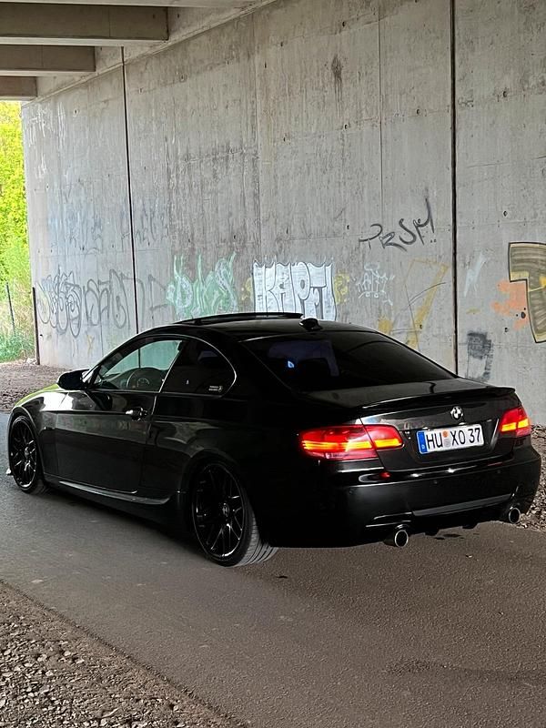Schwarz Gebraucht 2008 BMW 325 M Sport Coupé | 7.700 € (Fairer Preis) - Bild 1/4
