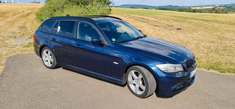 Blau Gebraucht 2012 BMW 318 M Sport Kombi | 5.900 € (Guter Preis) - Bild 1/4