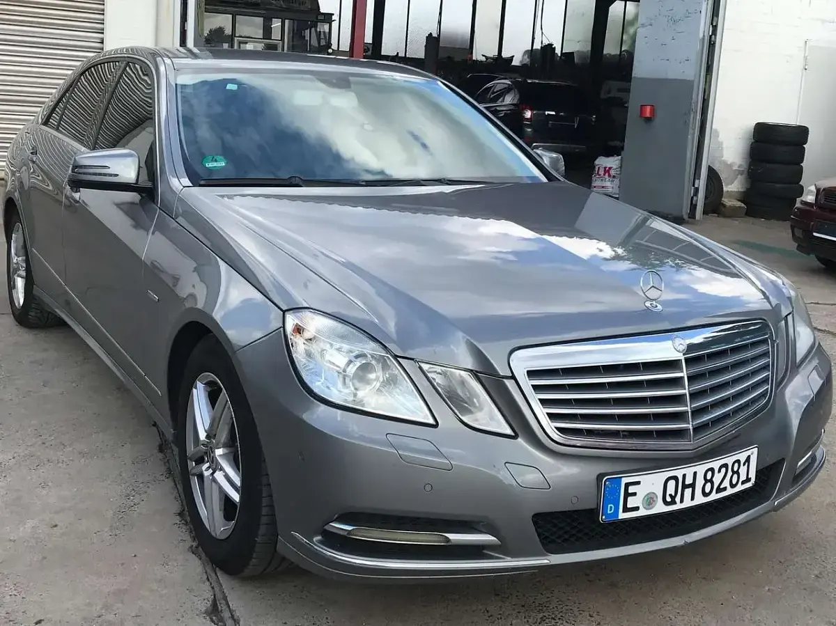 Gebraucht Mercedes E220 170 PS (125 kW) 2012 Grau Limousine