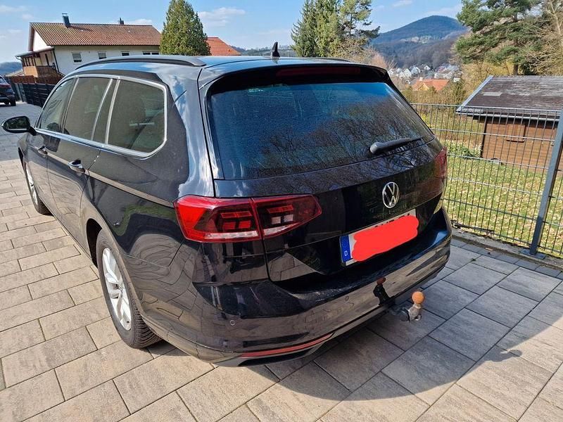 Gebraucht VW Passat 150 PS (110 kW) 2022 Schwarz Kombi