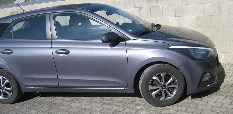Gebraucht Hyundai i20 Active 101 PS (74 kW) 2019 Grau Kleinwagen
