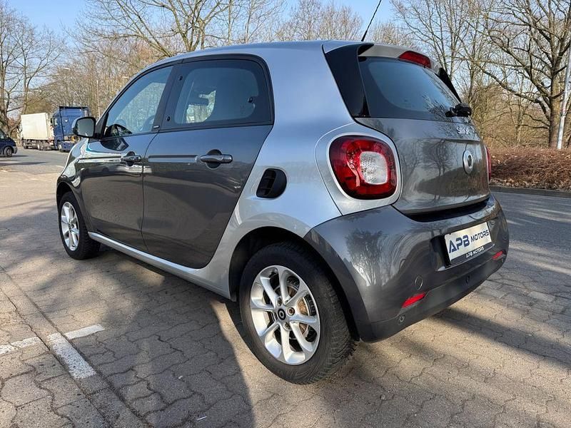 Gebraucht Smart ForFour Passion 71 PS (52 kW) 2019 Silber Kleinwagen