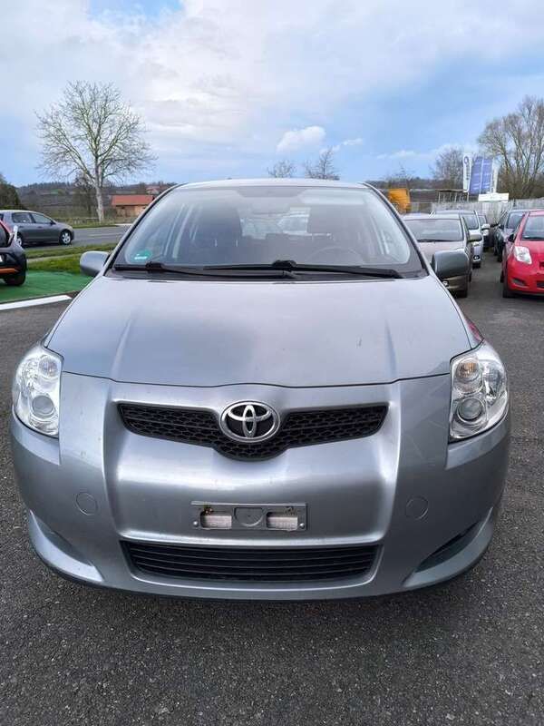 Medium silver metallic Gebraucht 2009 Toyota Auris Life Kleinwagen | 3.200 € (Fairer Preis) - Bild 1/4