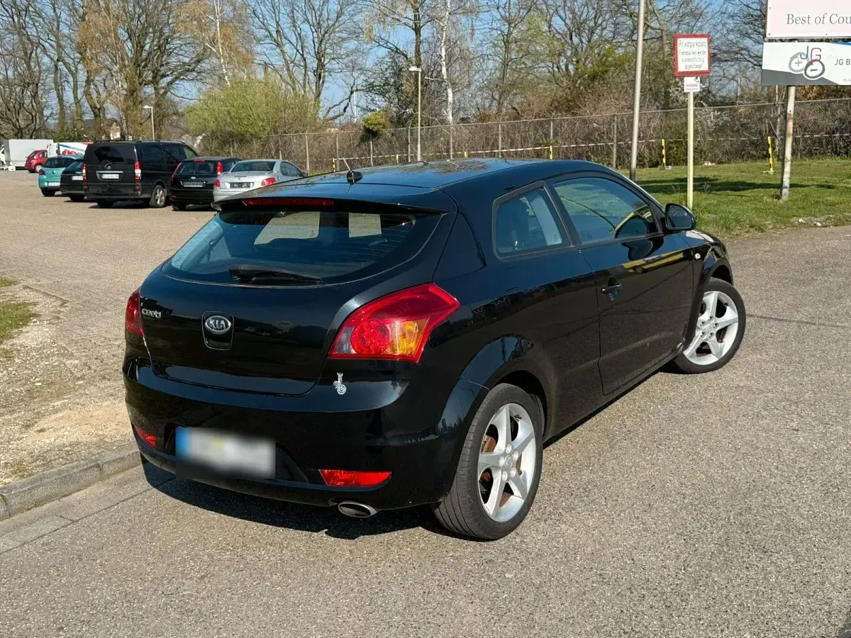 Gebraucht Kia ProCeed 125 PS (91 kW) 2009 Schwarz Kleinwagen