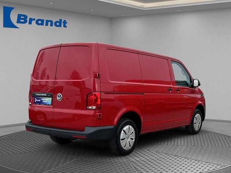 Gebraucht VW T6.1 110 PS (80 kW) 2024 Kirschrot Van