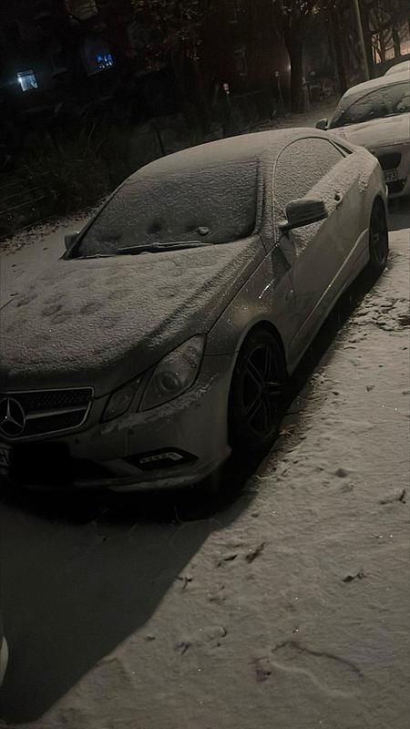 Grau Gebraucht 2010 Mercedes E220 Coupé | 9.499 € (Fairer Preis) - Bild 1/4