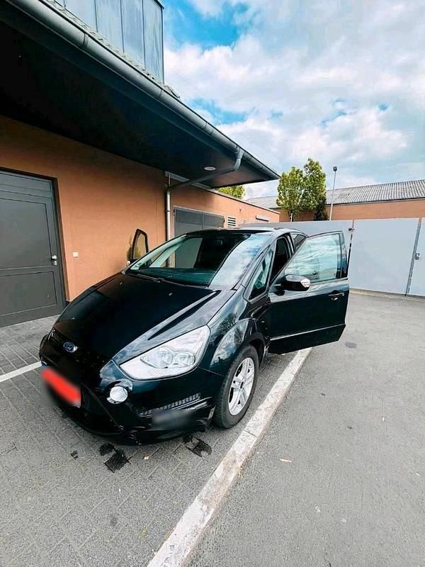 Second-hand Ford S-MAX S 140 CP (102 kW) 2014 Negru Monovolum