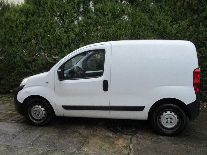Gebraucht Peugeot Bipper 73 PS (53 kW) 2010 Weiß Van / Kleinbus