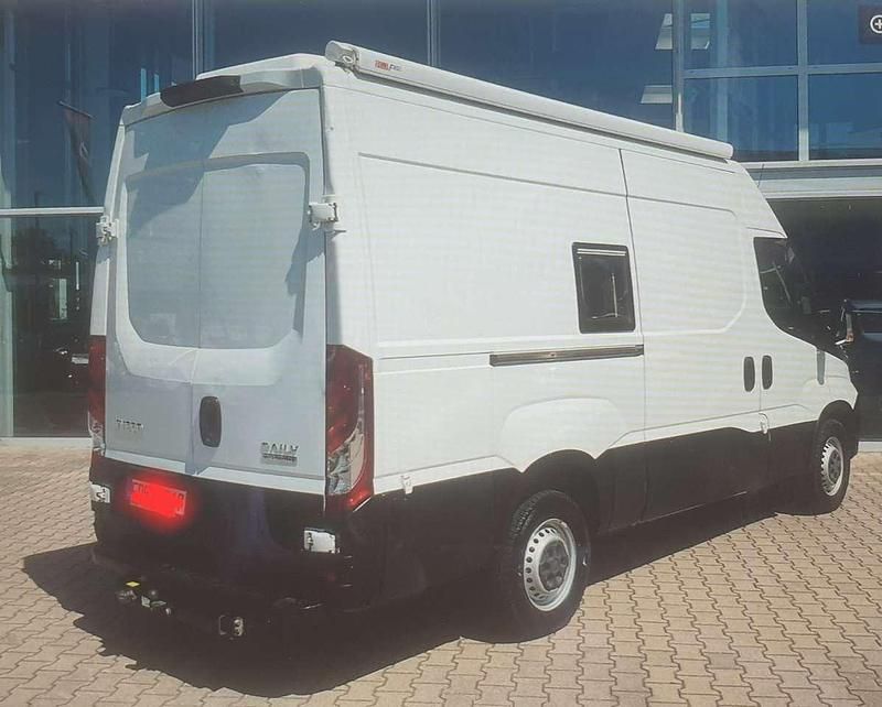 Gebraucht Iveco Daily 136 PS (100 kW) 2017 Weiß Limousine