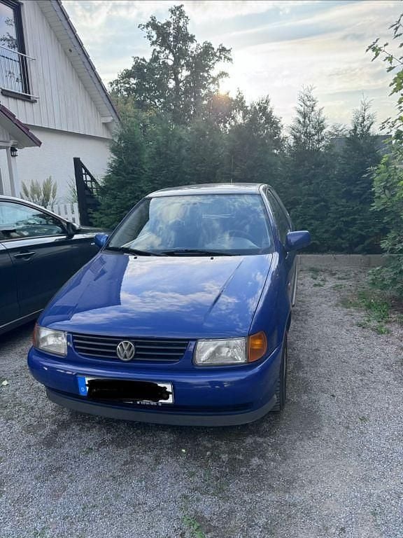 Blau Gebraucht 1998 VW Polo Basis Limousine | 820 € (Fairer Preis) - Bild 1/4