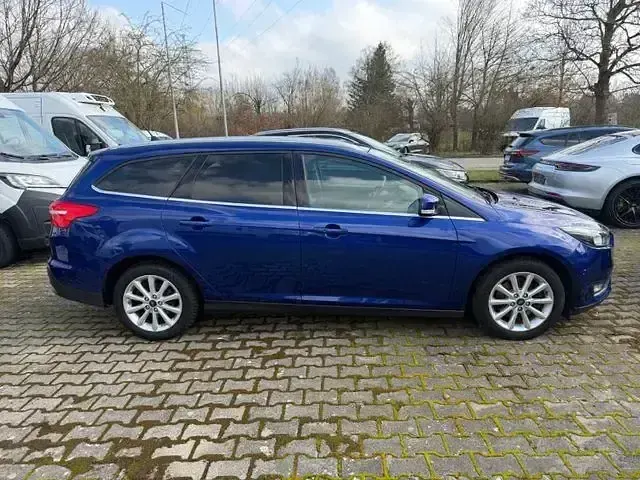 Używany Ford Focus Titanium 150 KM (110 kW) 2018 Niebieski Sedan/Limuzyna