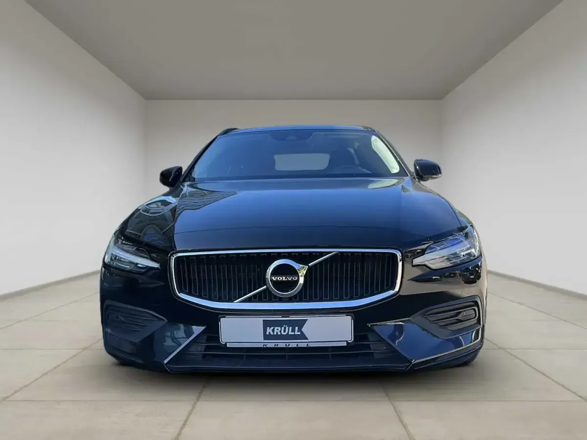 Gebraucht Volvo V60 Core 163 PS (119 kW) 2022 Schwarz Kombi