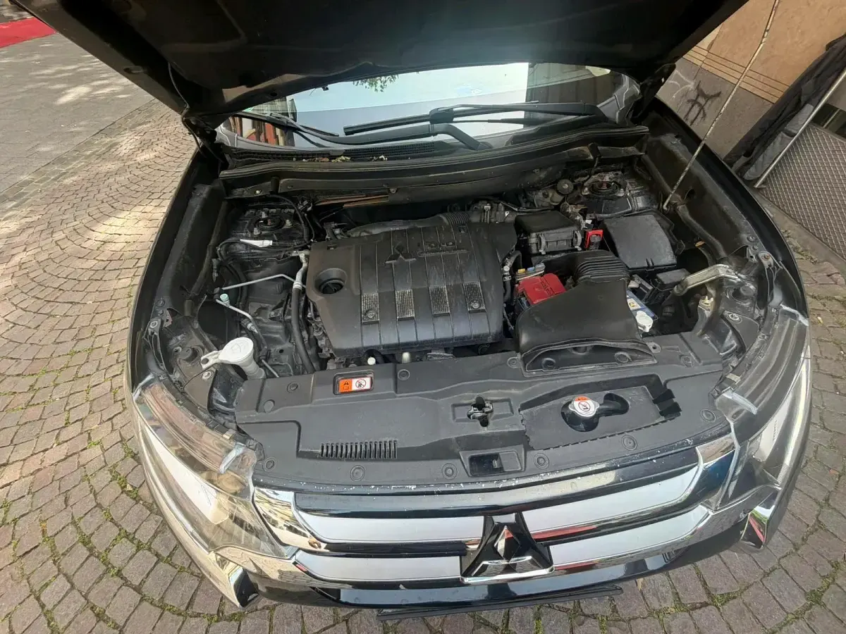 Gebraucht Mitsubishi Outlander 150 PS (110 kW) 2015 Schwarz SUV