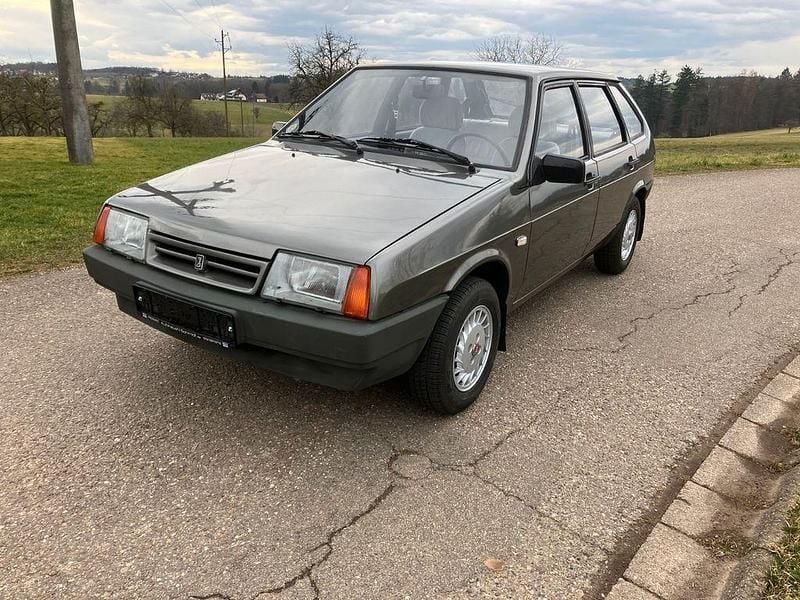Grau Gebraucht 1991 Lada Samara Kleinwagen | 6.999 € - Bild 1/4