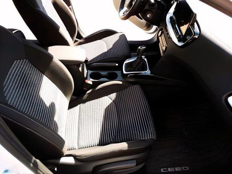 Gebraucht Kia Ceed Vision 99 PS (72 kW) 2024 Weiß Kleinwagen