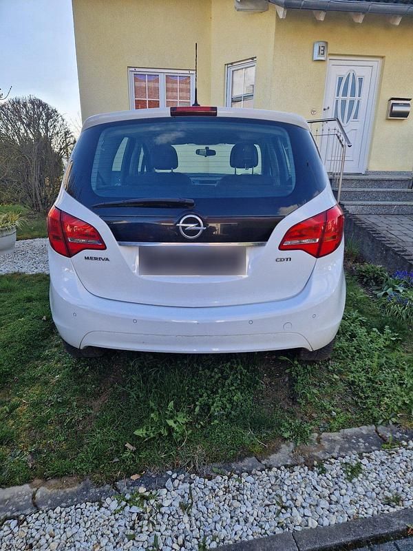 Gebraucht Opel Meriva 101 PS (74 kW) 2010 Weiß Van / Kleinbus