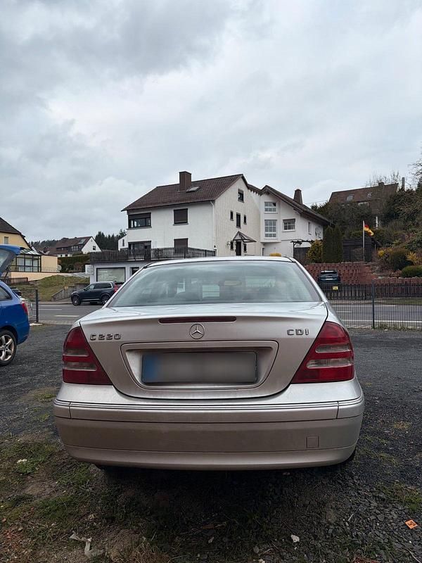 Gebraucht Mercedes 220 143 PS (105 kW) 2001 Silber Limousine