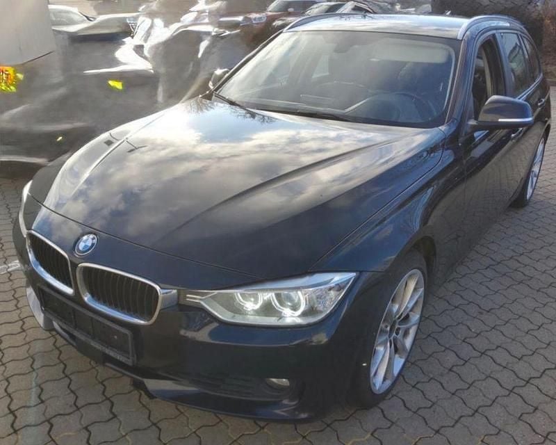 Schwarz Gebraucht 2014 BMW 330 Sport Line Kombi | 7.999 € (Superpreis) - Bild 1/4