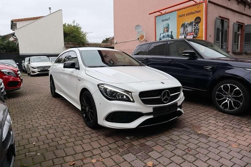 Polarweiss Gebraucht 2019 Mercedes CLA220 AMG Limousine | 18.990 € (Guter Preis) - Bild 1/4