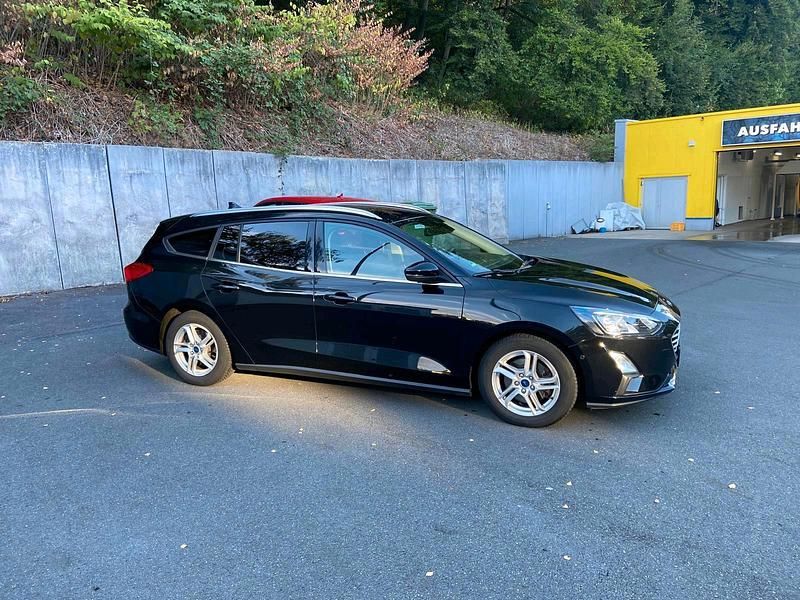 Gebraucht Ford Focus 120 PS (88 kW) 2020 Schwarz Kombi