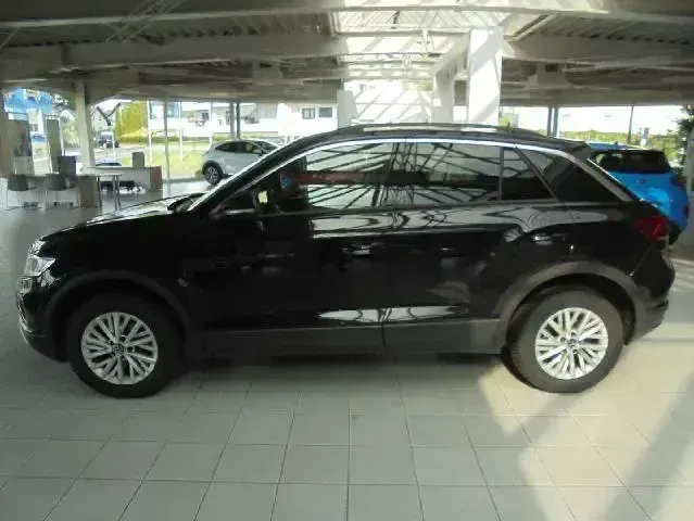 Second-hand VW T-Roc Life 110 CP (80 kW) 2023 Negru SUV
