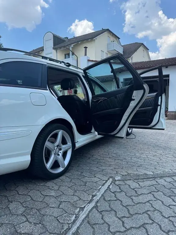 Gebraucht Mercedes E500 Avantgarde 387 PS (284 kW) 2007 Weiß Limousine