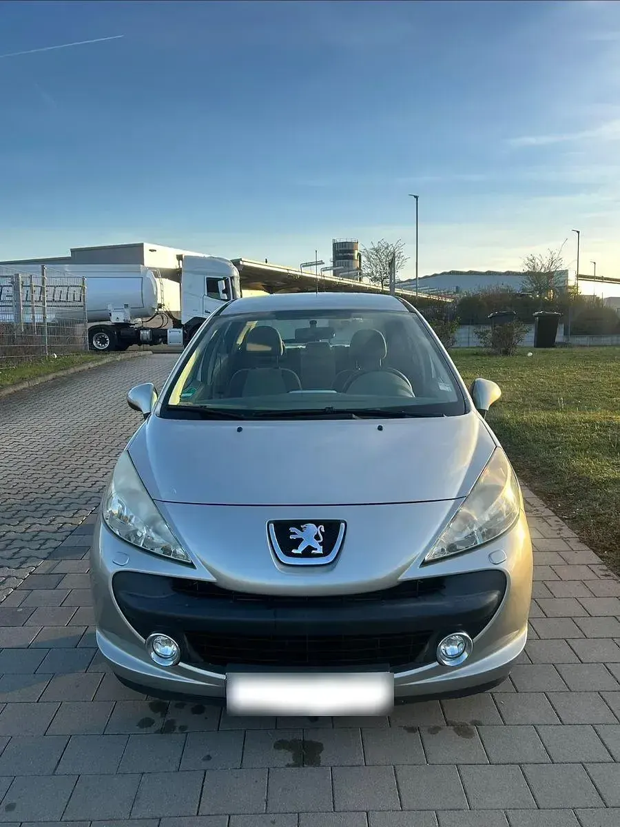 Gebraucht Peugeot 207 Urban Move 95 PS (69 kW) 2008 Grau Limousine