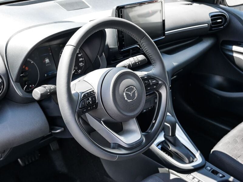 Gebraucht Mazda 2 Exclusive 116 PS (85 kW) 2024 Lead grey Limousine