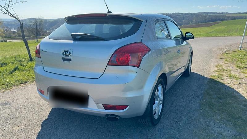 Gebraucht Kia Ceed 109 PS (80 kW) 2009 Silber Kleinwagen